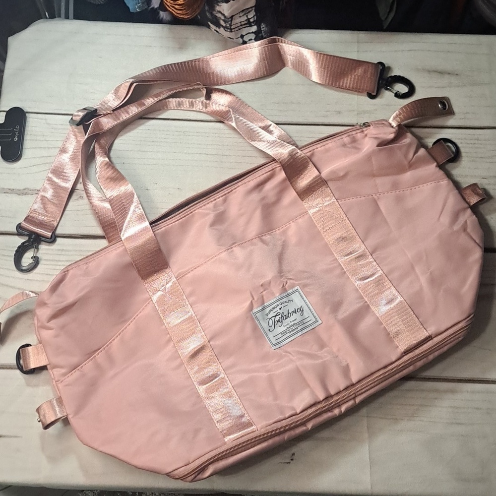 Light Pink Travel Duffel Bag With Zip Extending Bottom